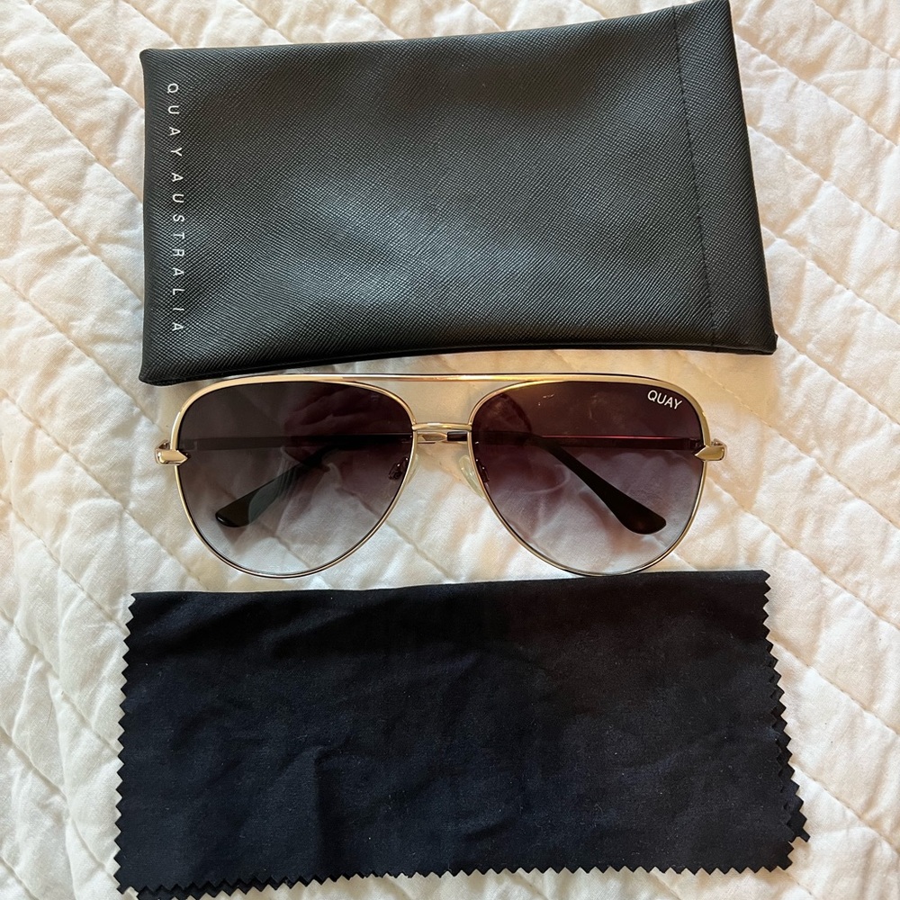 QUAY sunnies